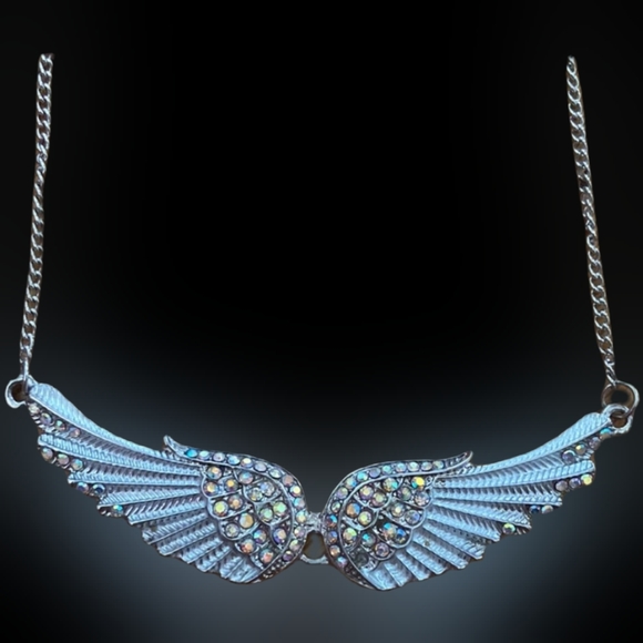 💵3/$20 Bling Wing Necklace - Picture 1 of 11